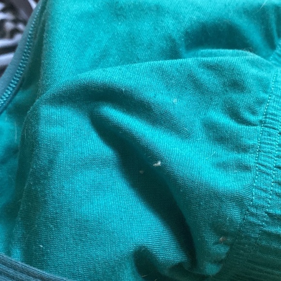 Size 8 lululemon tank - Picture 4 of 4